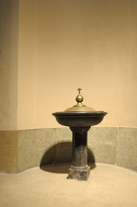 Baptismal urn Eglise Saint Pothin by Kevin Oke