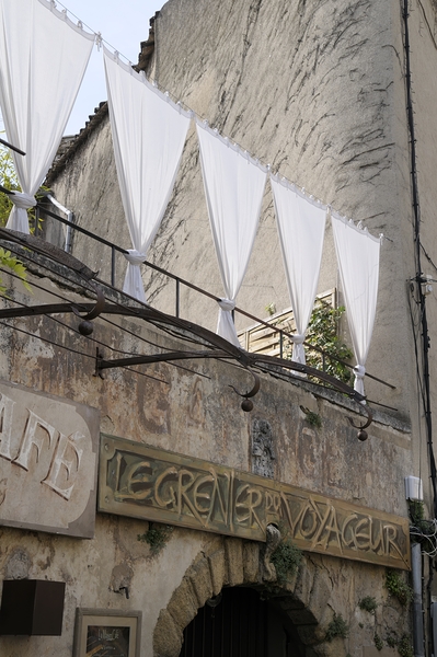 Le  Grenier Du Voyageur Lourmarin Print