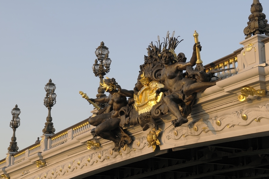 Nymphs of the Seine on Pont Alexandre III - Paris  Imprimer