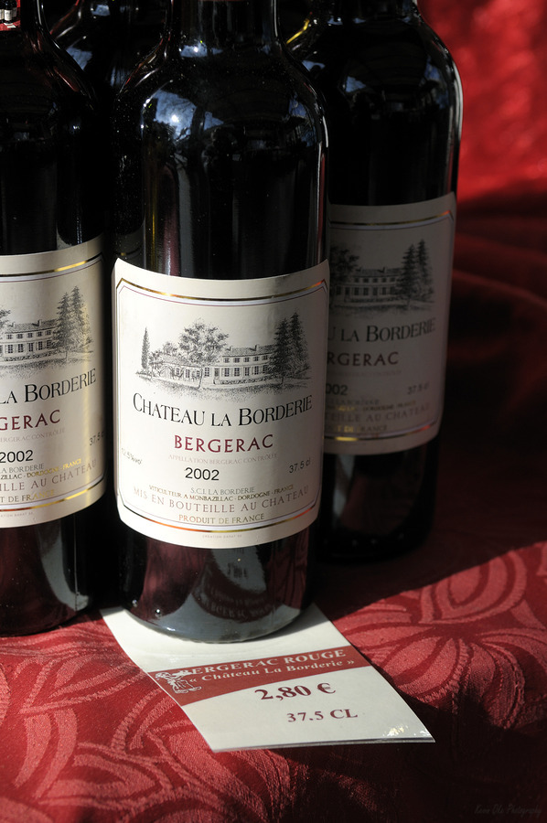 Red Wine Chateau La Borderie Thursday Market Boulevard Saint Germain Paris Île de France France  Imprimer