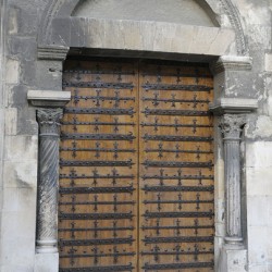 Wooden door. Cathedrale Saint-Sauveur. Aix-en-Provence. France