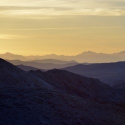 Sunrise in the mountains - Dantes View