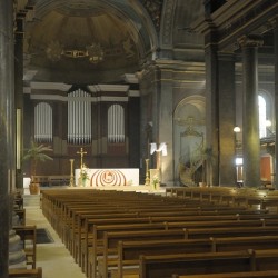 Interior of Eglise Saint Pothin with the alter and organ