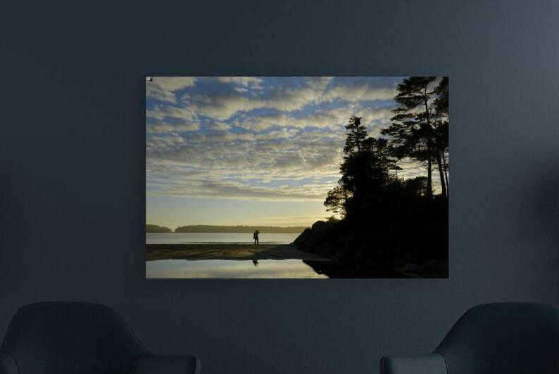 Photographing the sunset on Tonquin Beach by Kevin Oke