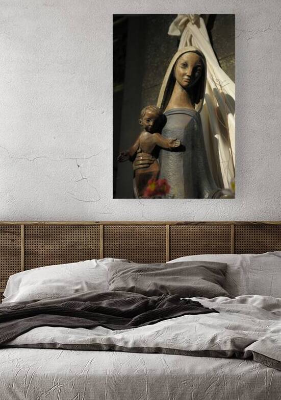 Wood carving of the virgin Eglise Saint Pothin by Kevin Oke